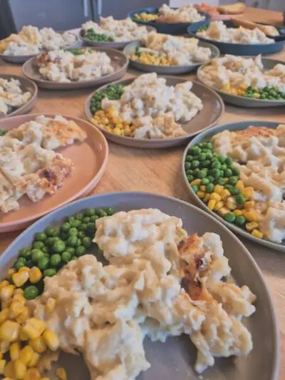 Our delicious, homemade Mac & Cheese! This is one of the children's favourites on the menu! Thank you to our wonderful cook Lisa for creating wholesome meals for us all! 🧀🍴homemade macaronicheesebaked